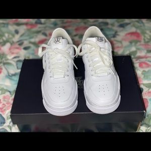Nike Air Force 1 pixel woman shoe size 5 in the color white